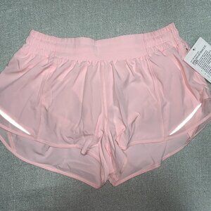 Lululemon NWT Hotty Hot Low-Rise Lined Short 2.5" Size 8 Pink Pearl